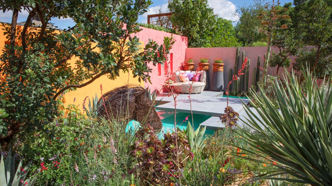 How colors change how your garden feels, according to color psychology