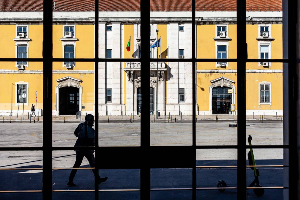 Ministério das Finanças impede entrada de jornalista em evento oficial