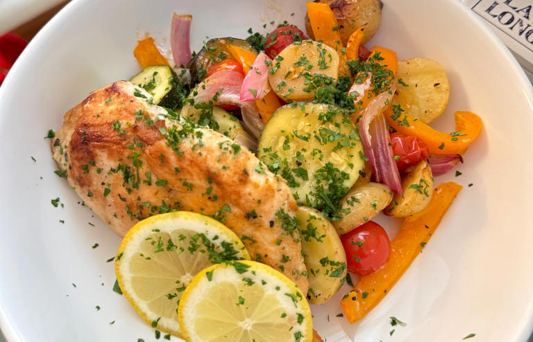 You'll love this one-pan Greek chicken if you hate doing dishes