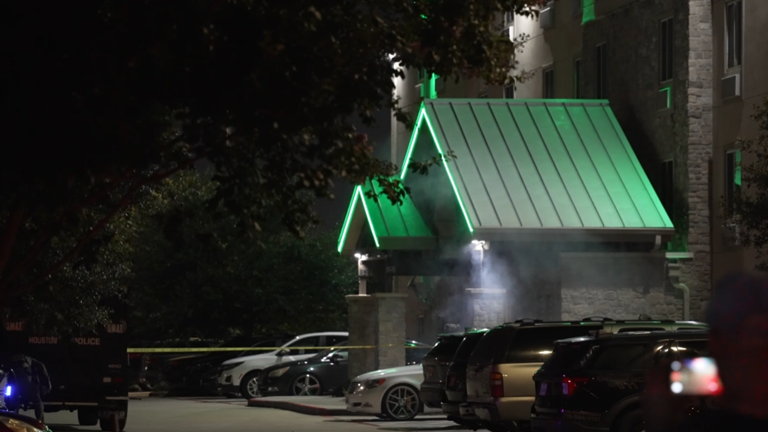 Houston man arrested after SWAT standoff, allegedly held girlfriend ...