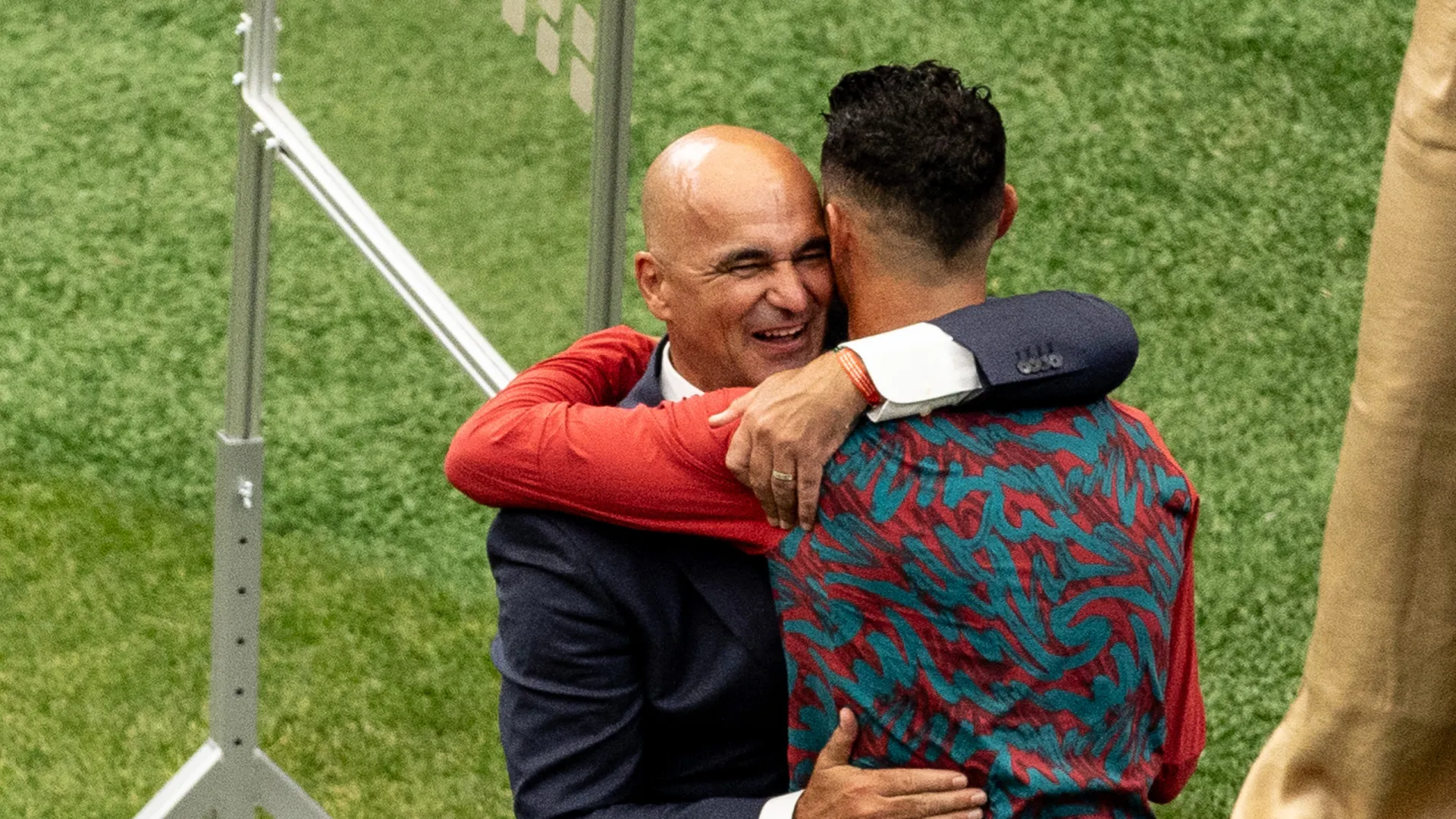 Rio Ferdinand defende Cristiano Ronaldo e alerta Roberto Martínez