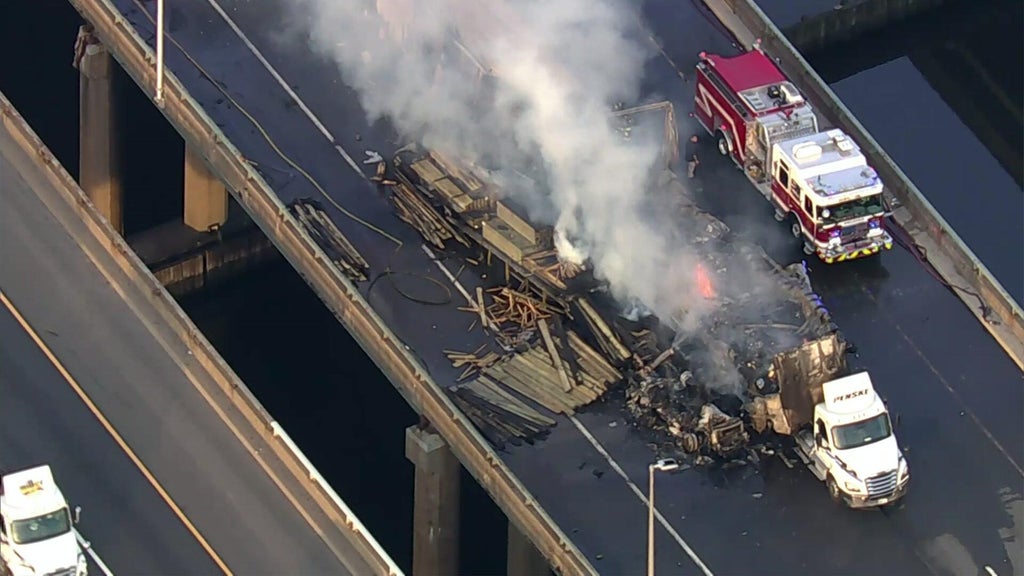 1 dead after semi-truck crash that snarled traffic on New Jersey Turnpike