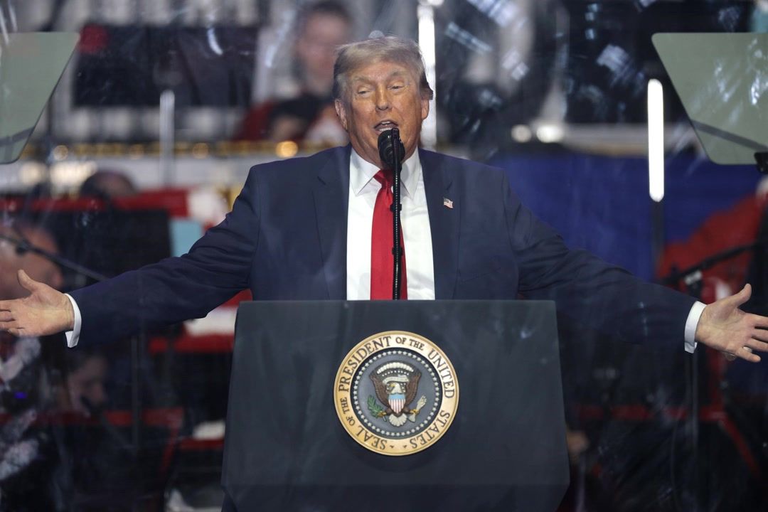 Trump causes stampede at State Fair as unsuspecting attendees buffeted