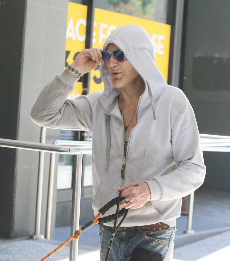Disheveled Mickey Rourke shows off missing teeth after being evicted ...