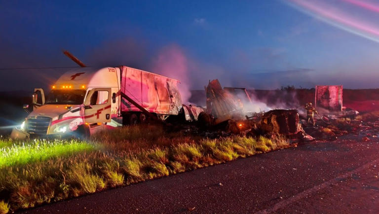 Choque e incendio de tráileres deja un operador muerto en carretera a ...