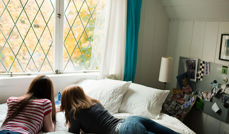 Psychologist advises important 'bedroom rule' parents should set for teens