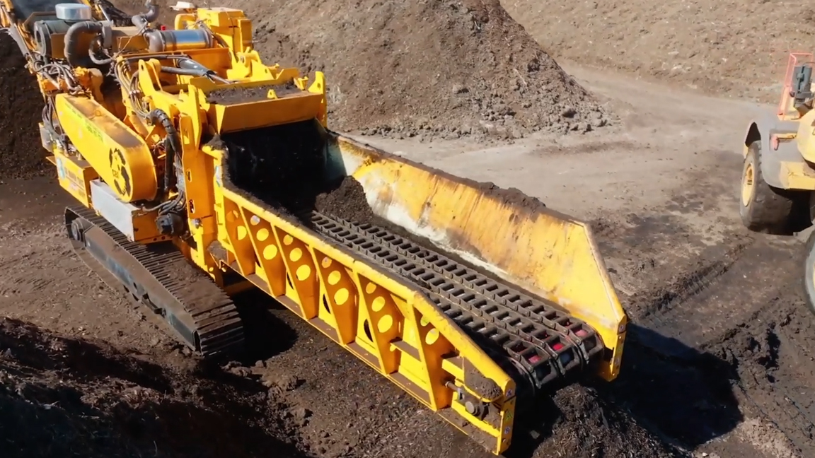 Massive screening and conveying equipment in continuous operation