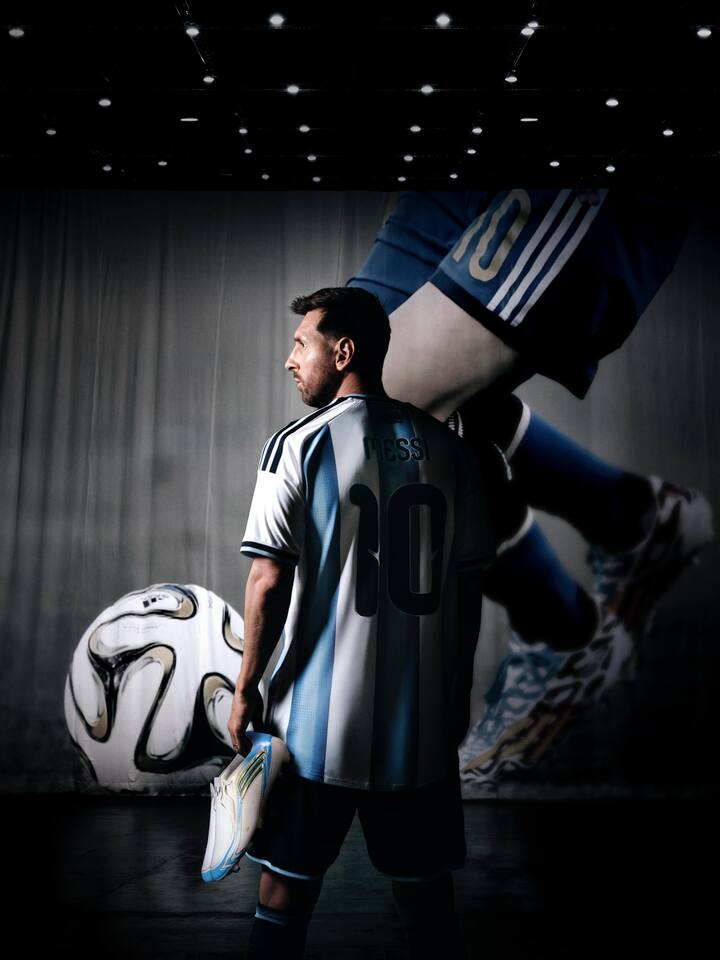 Messi khác biệt giữa làn sóng giày hồng ở World Cup 2026