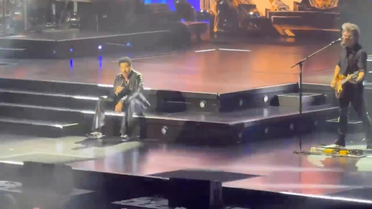 Lionel Richie, 77, falls ill onstage, abruptly ends opening night ...