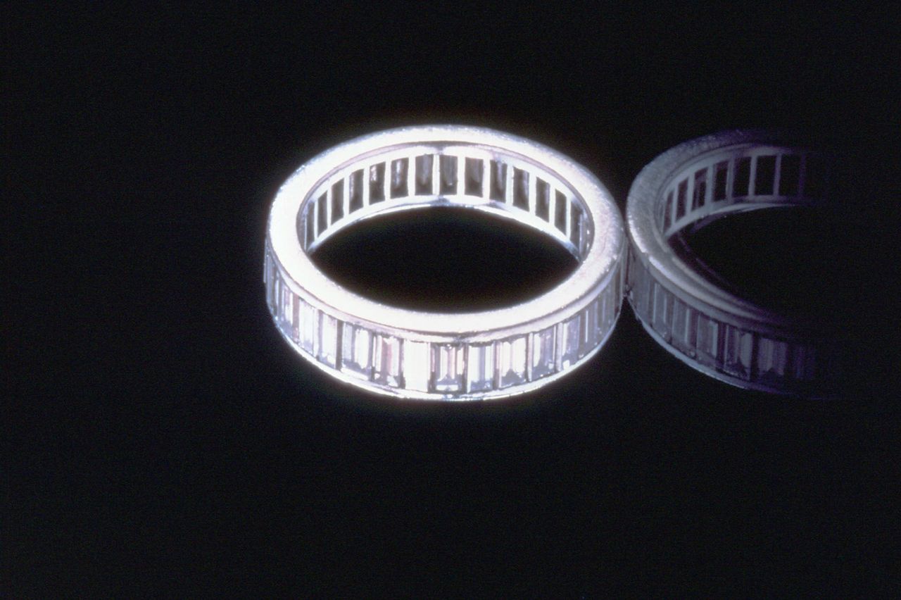 The gold & diamond wedding ring offered by Joe DiMaggio to Marilyn in 1954.