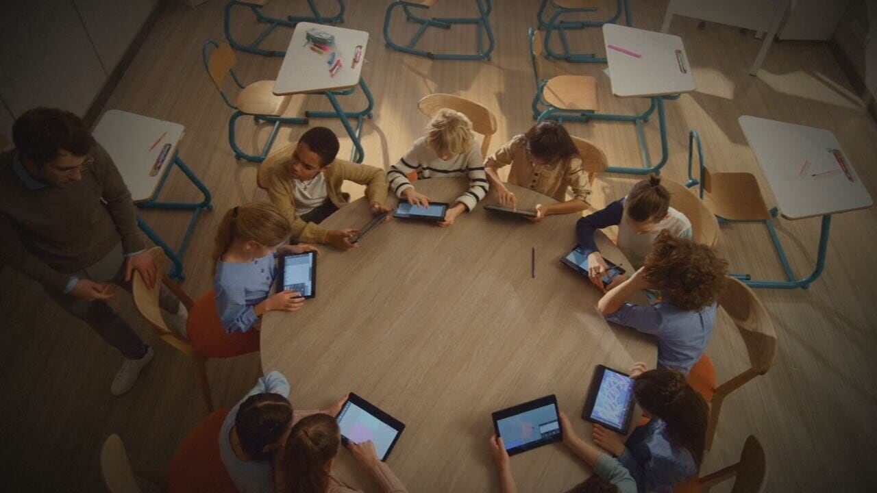 Should young students use tablets in class? Districts split over early ...