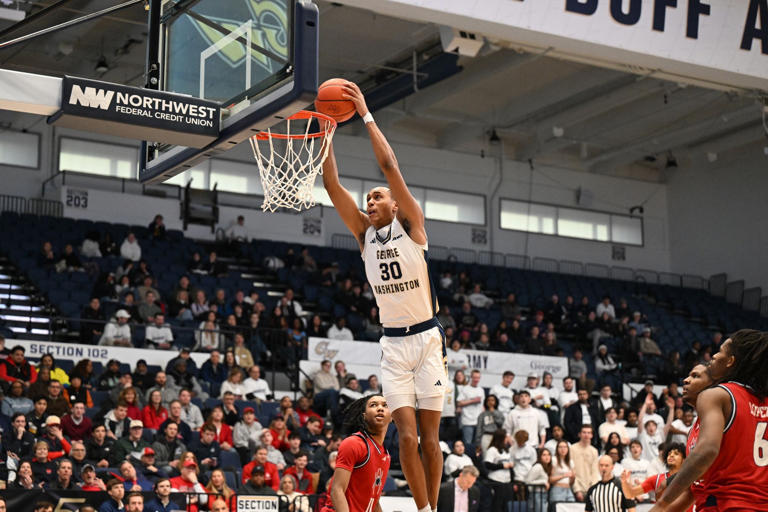 Rafael Castro of Dover signs two-way NBA contract with Milwaukee