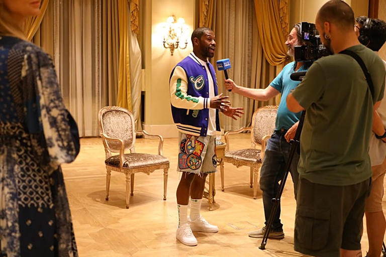 'I'm in great shape,' boxing legend Floyd Mayweather tells Euronews ...