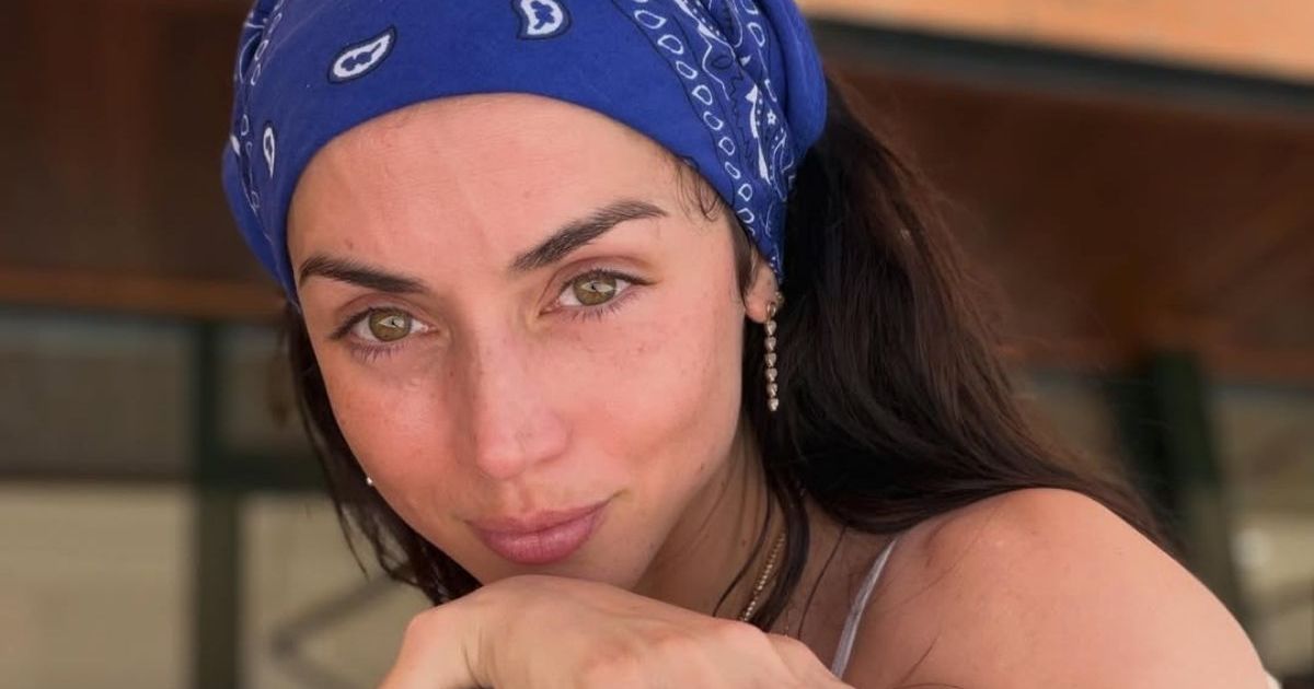 Ana de Armas sizzles in dangerously plunging bra top & micro shorts
