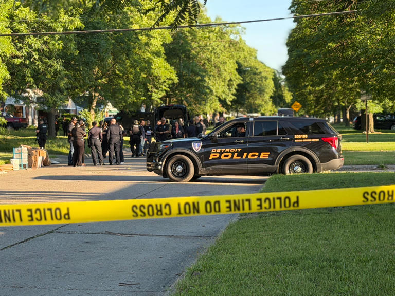 Detroit police shoot, kill man during home raid