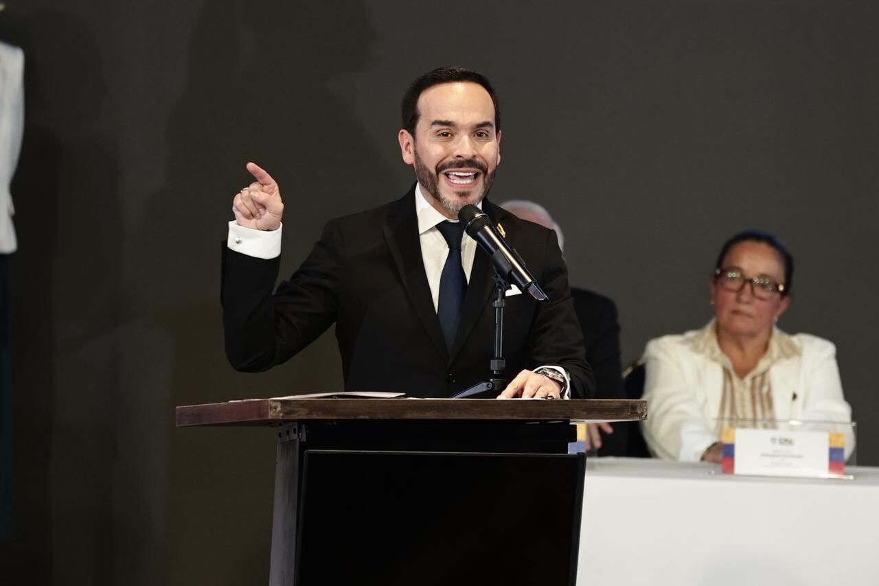 Abelardo de la Espriella ordena auditoría urgente de las finanzas de Colombia