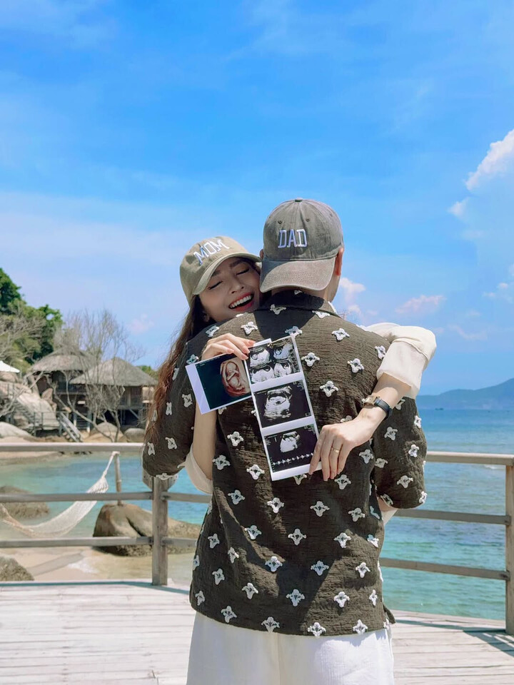 MC Mù Tạt mang thai con đầu lòng, Đức Huy hài hước báo tin vui