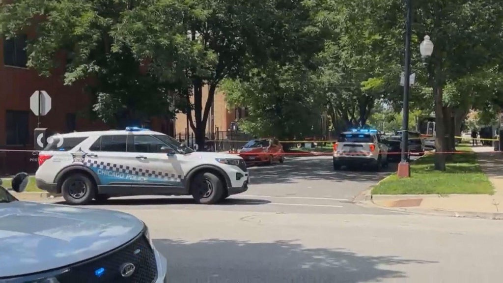 Man shot, critically wounded on Chicago's Near West Side