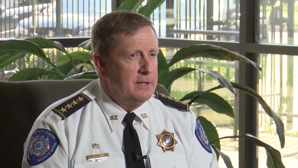 Sheriff resigns after admitting to drunkenly attacking critic at a ...