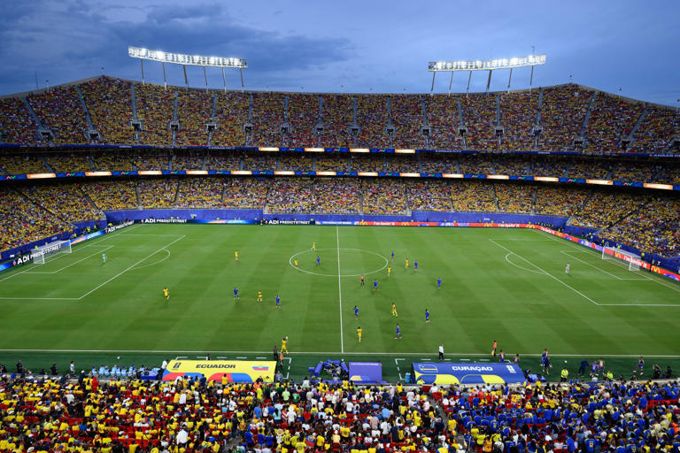 BLOG: Netherlands match day! Oranje Fanwalk to Fan Fest & KC Stadium