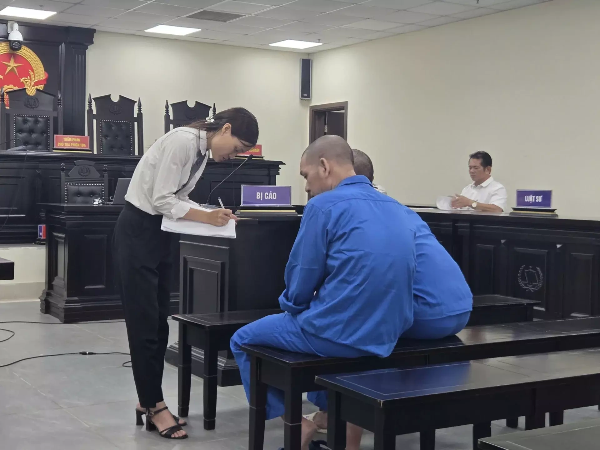 Dàn cảnh bán ôtô hạng sang, cướp lại xe sau khi khách chuyển tiền
