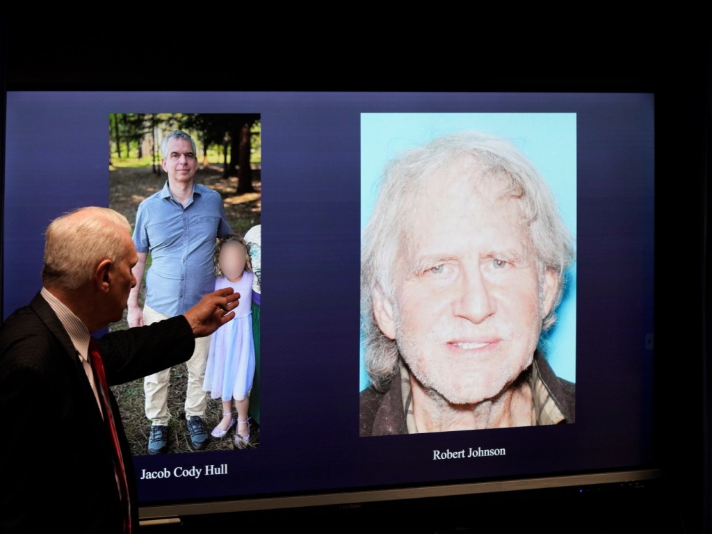 Accused Chico library shooter flashes hateful 'white power' symbol in ...
