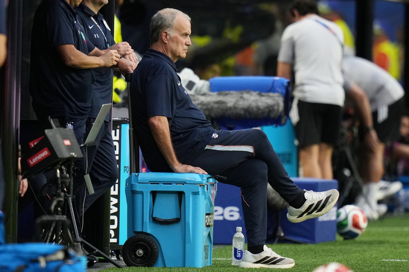 Spain's Luis de la Fuente reconnects with Uruguay coach Marcelo Bielsa ...