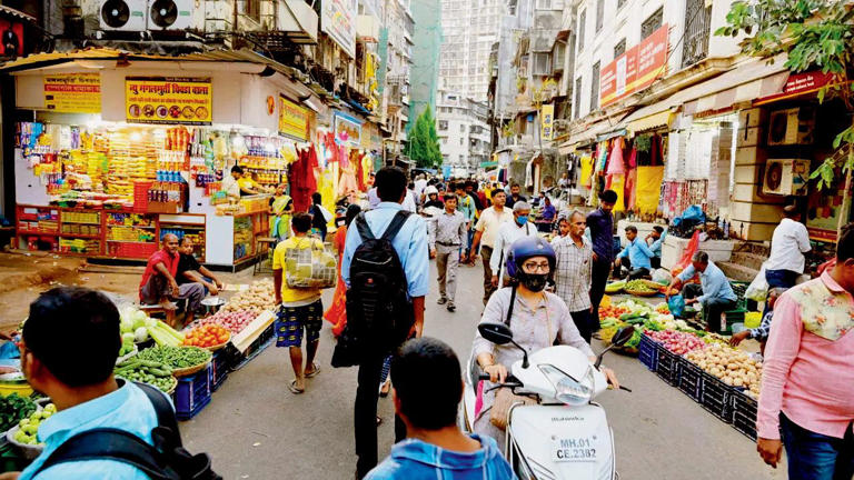 Mumbai: BMC rolls out QR code IDs for registered hawkers