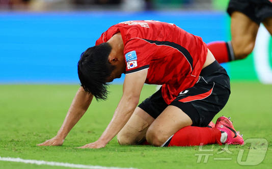 멕시코 몬테레이에서 펼쳐진 한국과 남아공의 조별리그 최종전이 끝난 뒤 한국의 이한범 선수가 패배에 아쉬워하고 있다. 2026.06.24. ⓒ 로이터=뉴스1