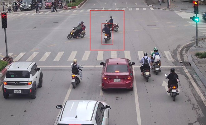Từ 24-25.6, camera AI của Cục CSGT ghi nhận 130 xe vượt đèn đỏ tại Hà Nội
