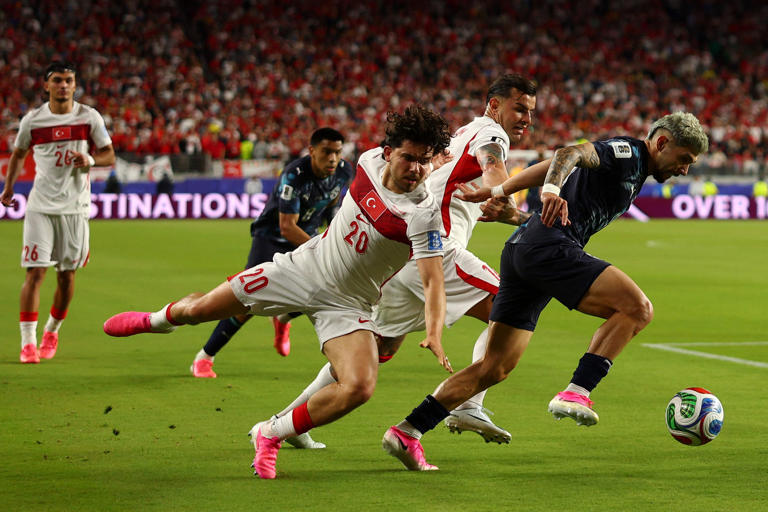 Turkey's dramatic comeback defeats host nation United States 3-2