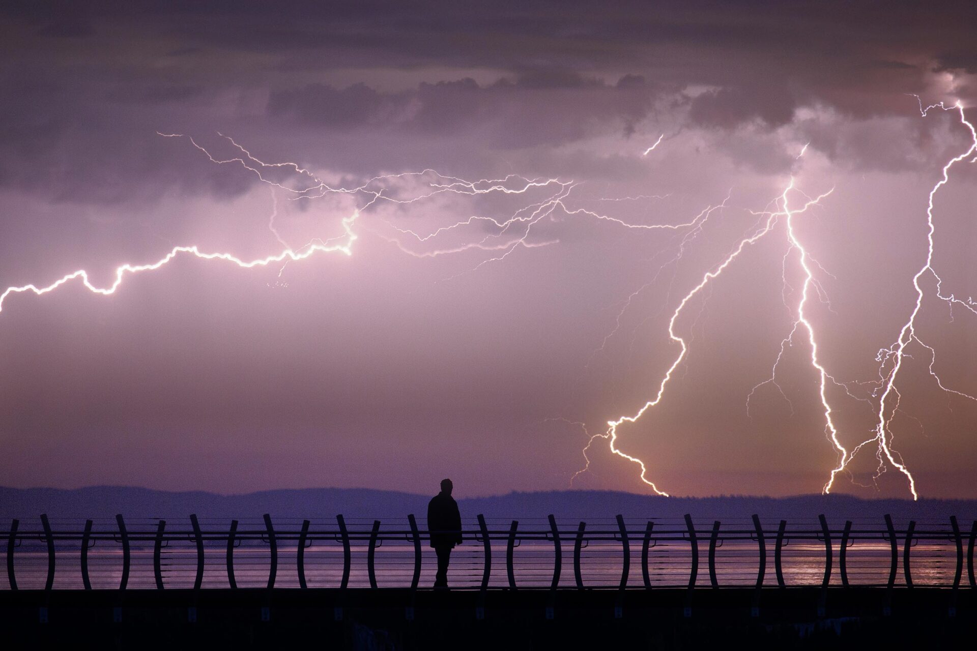 Consequences of being struck by lightning and what to do to survive
