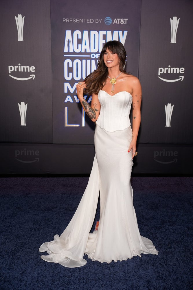 Ella Langley, country music’s rising star, turns heads in 10 stylish looks fans love
