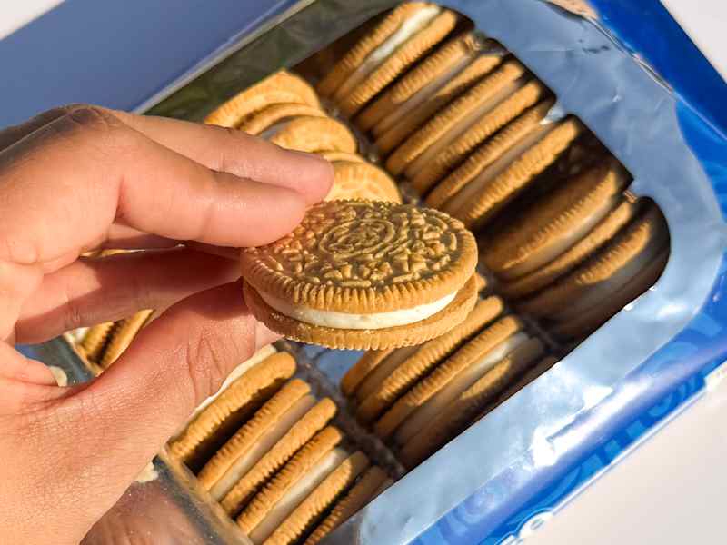 Cinnamon Bun Sandwich Cookies