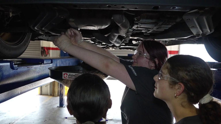 Pinellas County schools launch all-girls automotive maintenance ...