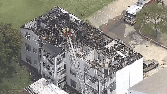 Fire causes roof collapse at Mesquite apartment building