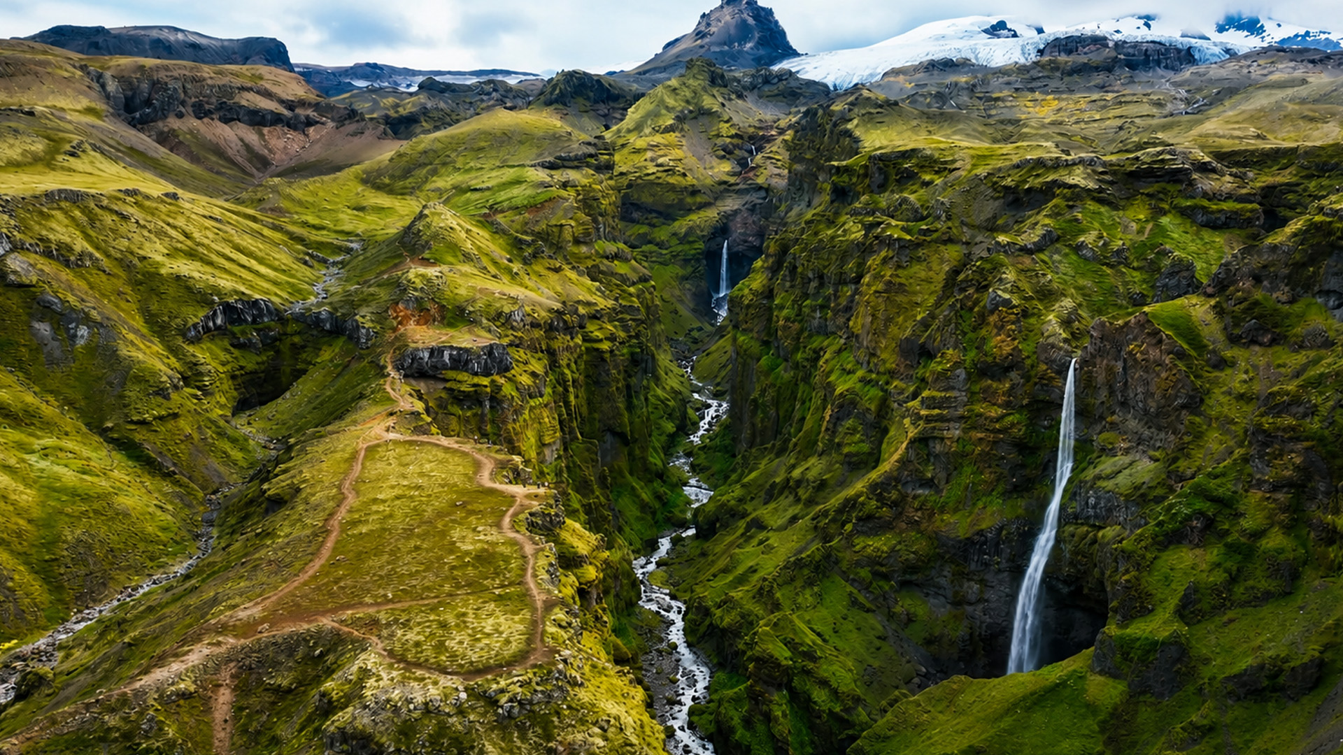How did this deep valley form naturally?