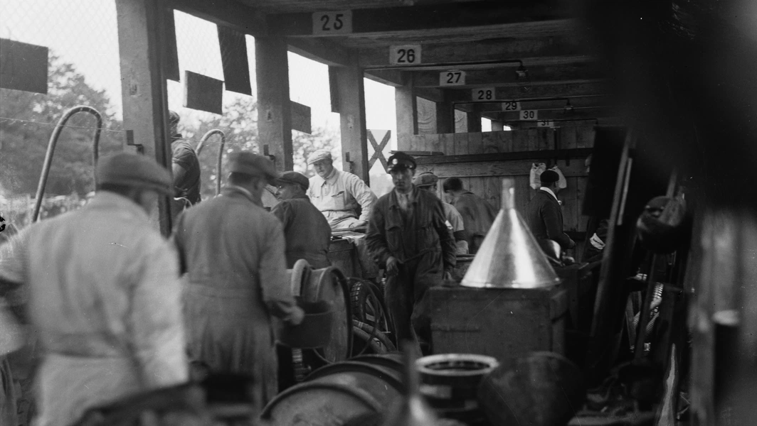 9 historic snapshots of mechanics at work
