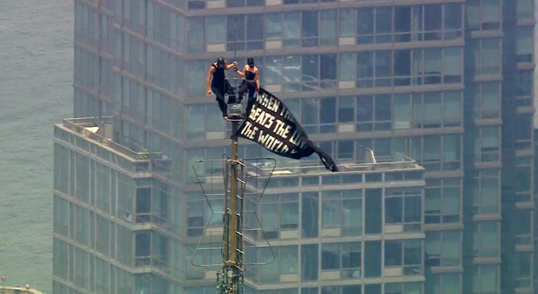 2 arrested after scaling the Empire State Building's antenna for ...