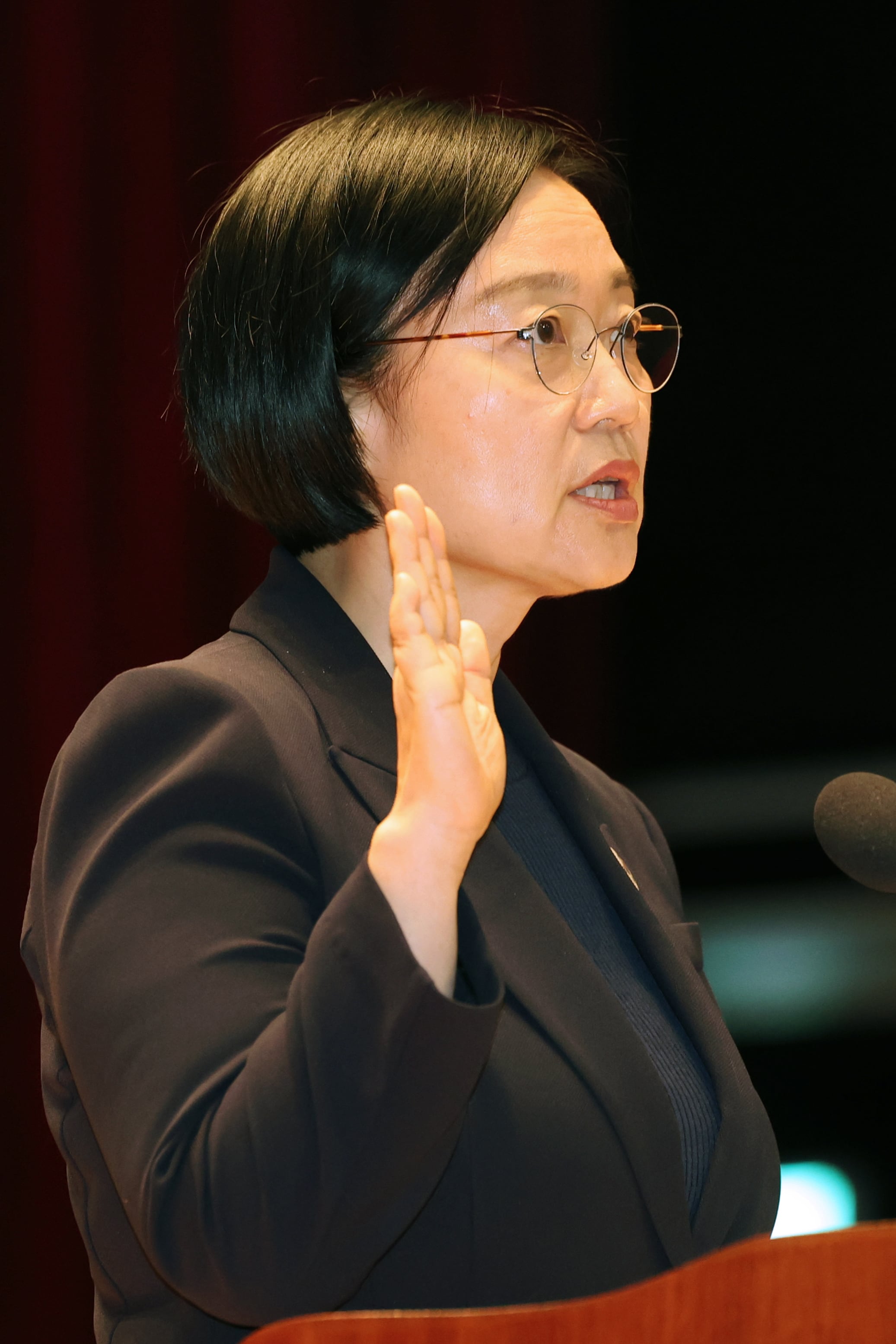 Prime Minister Han Seong-sook pledges AI government, halving citizen ...