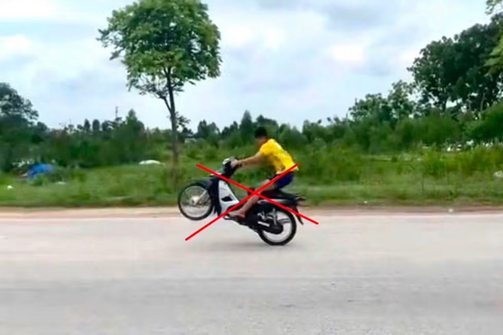 Bốc đầu xe ở Phú Thọ, thanh niên quê Lào Cai bị tịch thu phương tiện