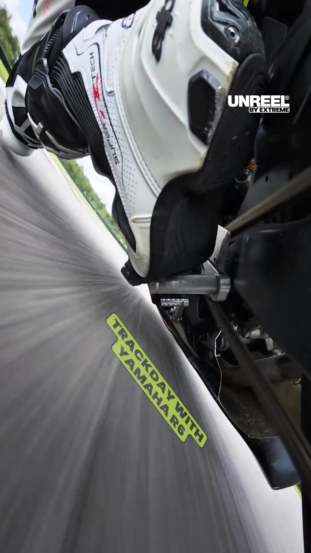 Yamaha R6 track day POV: 16,000 RPM cornering & high-speed overtakes!