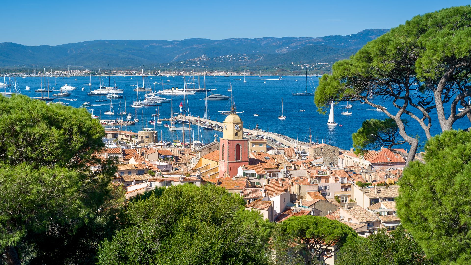 Evolución de un enclave pesquero a referente del lujo en la Costa Azul