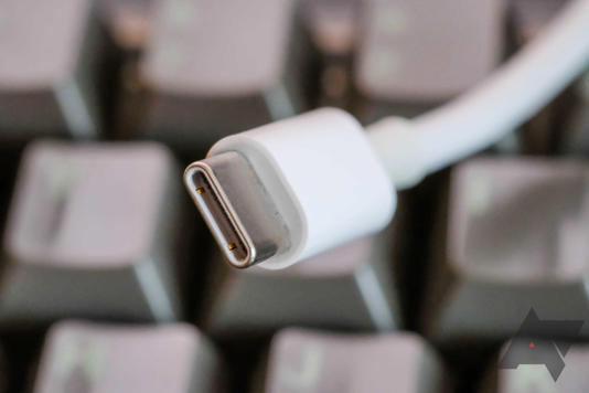 USB Type-C Cable Macro Hero