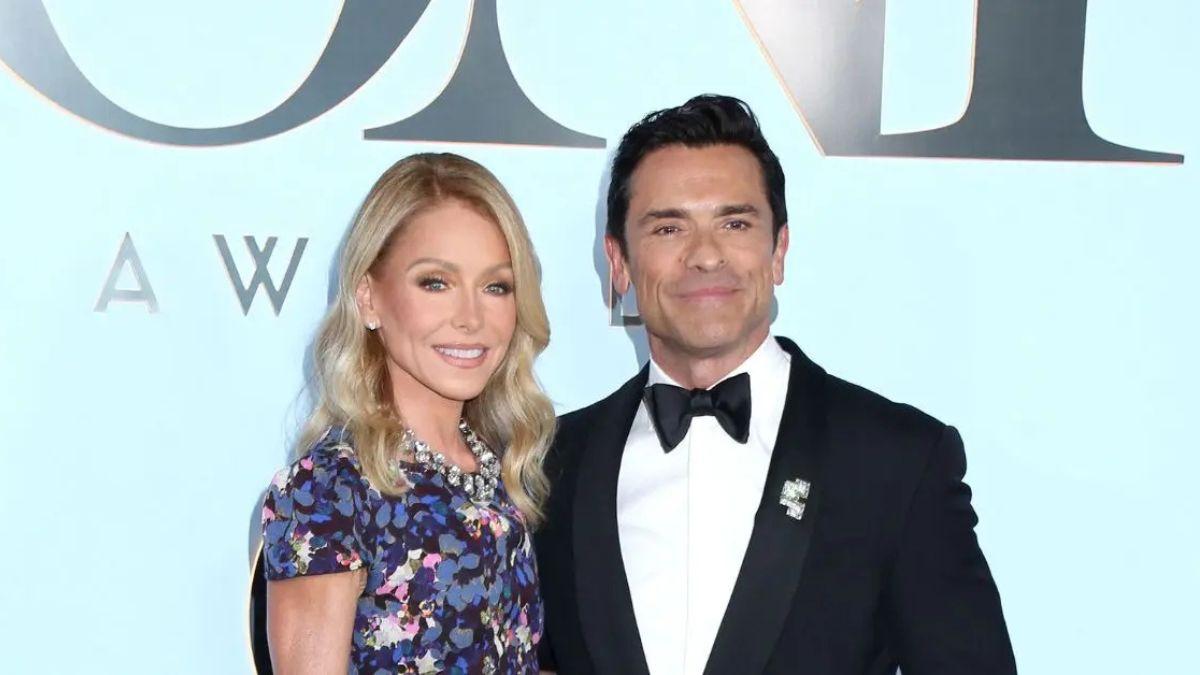 Kelly Ripa drools over 'dazzling' husband Mark Consuelos during flirty ...
