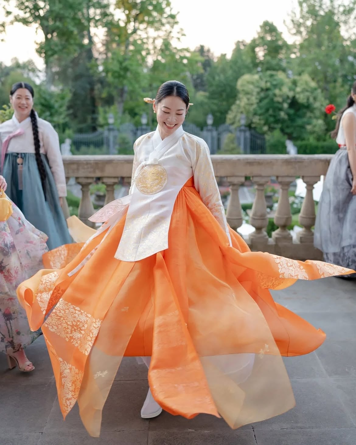 Arden Cho marries surgeon in hanbok ceremony with paebaek