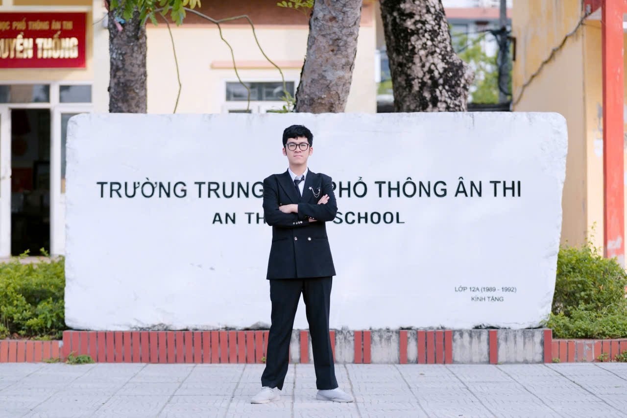 Thủ khoa tổ hợp A01 toàn quốc chọn tự học, hiểu bản chất để đạt điểm cao