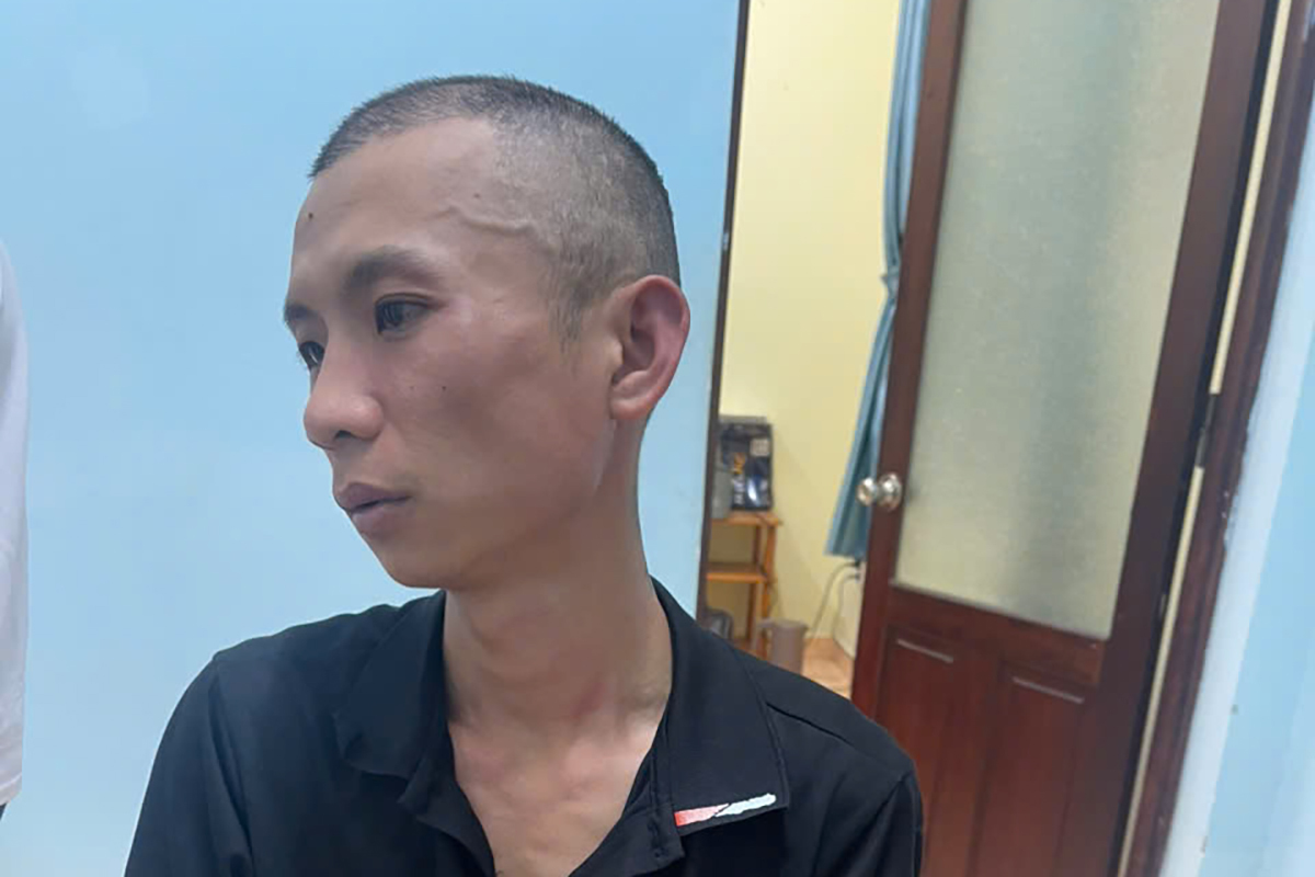 Tấn công, cướp xe máy của người đang chờ đèn đỏ