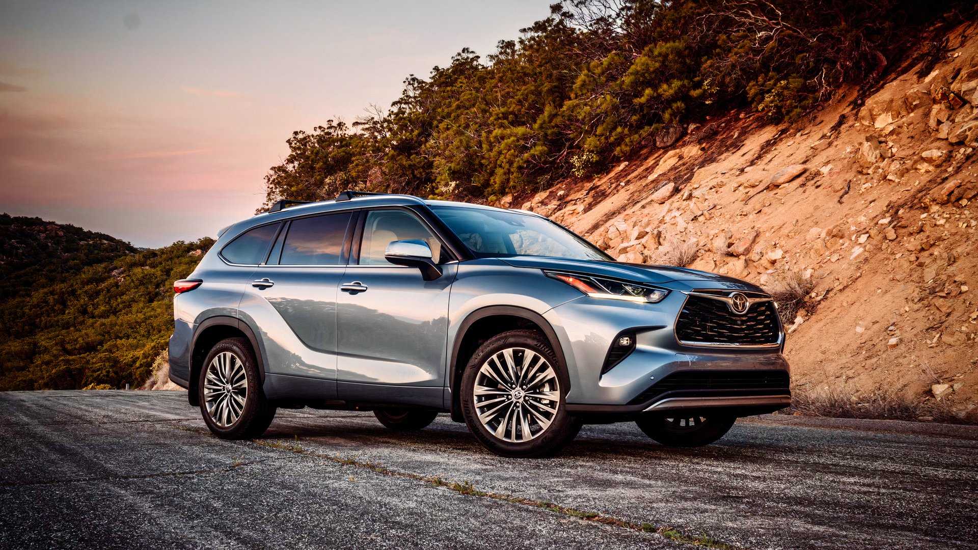2026 Toyota Highlander Hybrid Front 3/4