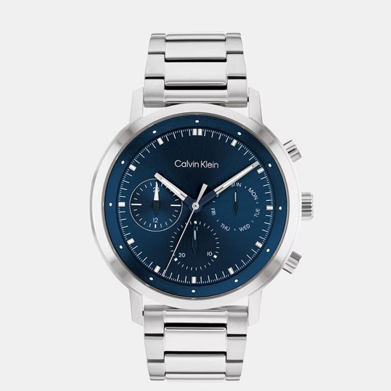 Este reloj Calvin Klein azul está arrasando en Amazon por lo rebajado ...